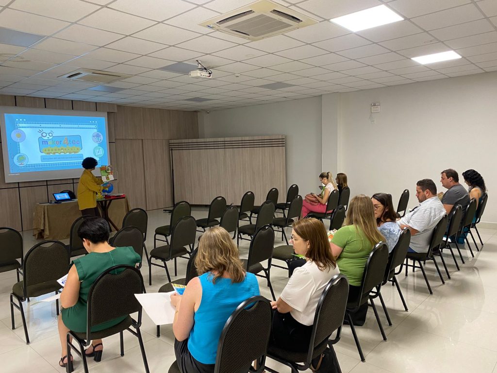 Apresentação pedagógica da Maker4tec no Paraná